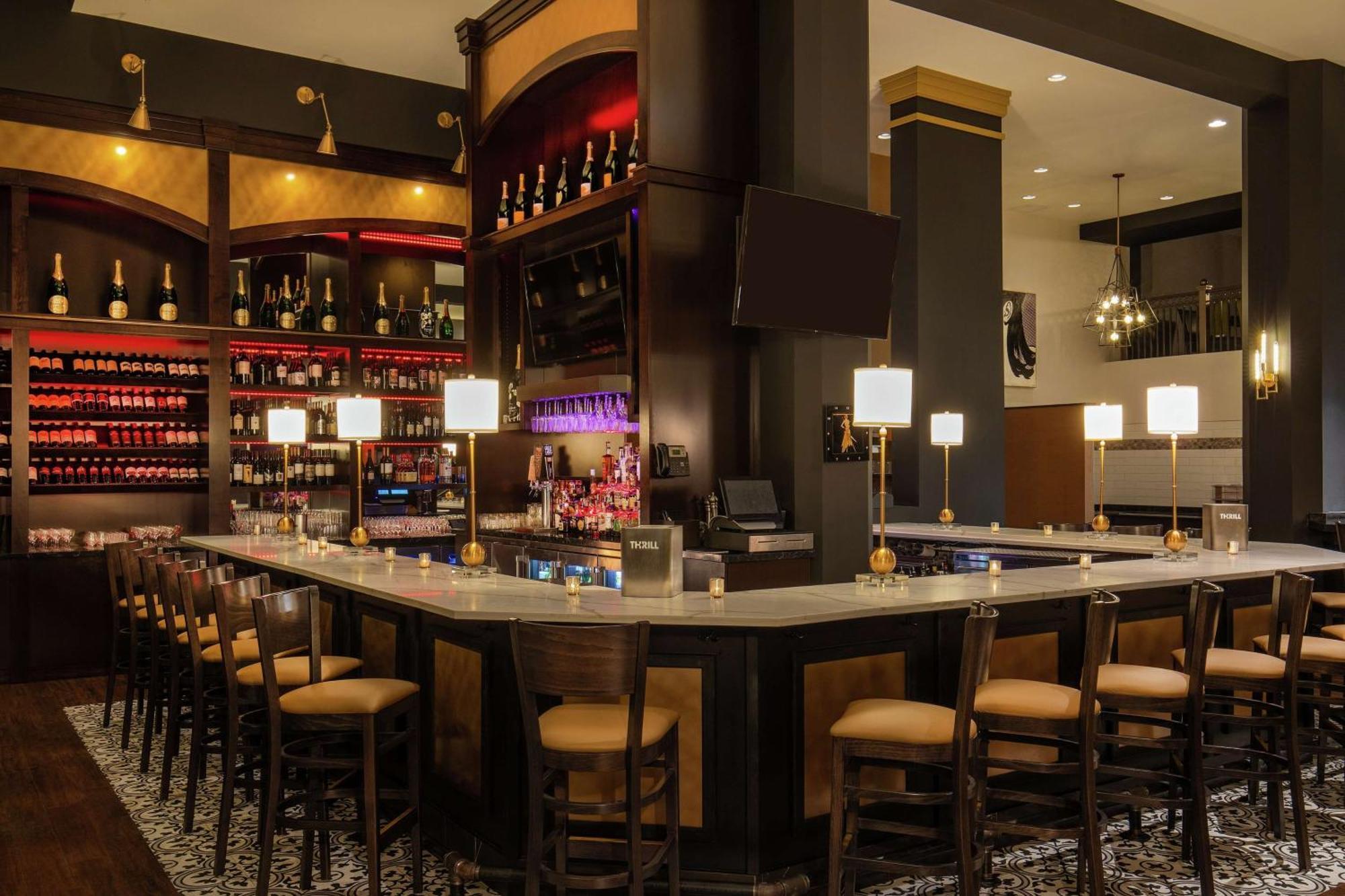 Doubletree By Hilton Youngstown Downtown Ngoại thất bức ảnh