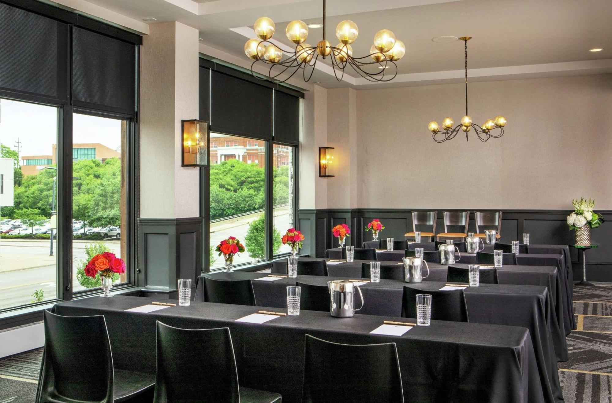 Doubletree By Hilton Youngstown Downtown Ngoại thất bức ảnh